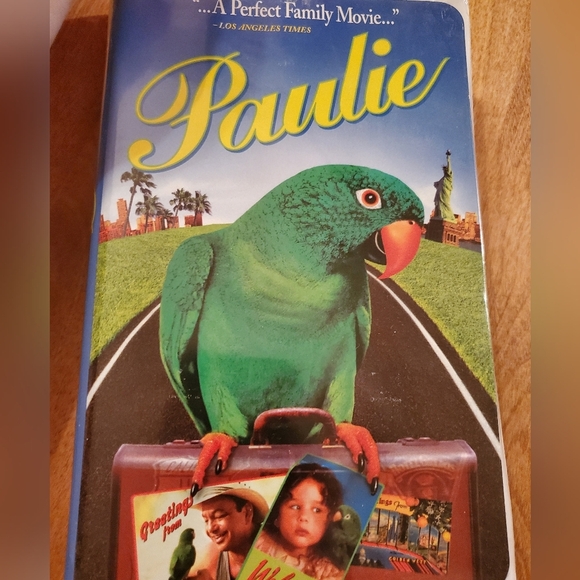 VINTAGE Paulie Clamshell VHS Tape Movie 1998 - Picture 1 of 2
